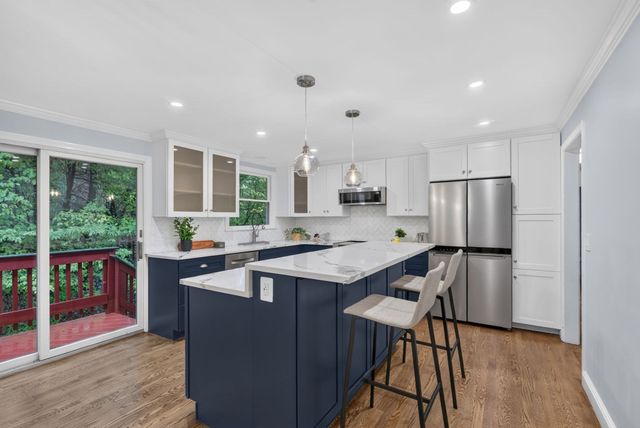 523 Greendale Ave, Needham, MA 02492