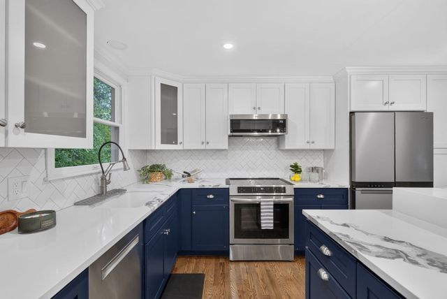 523 Greendale Ave, Needham, MA 02492