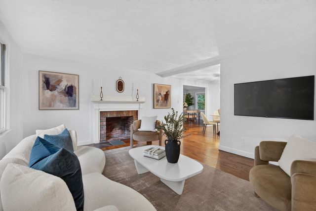 523 Greendale Ave, Needham, MA 02492