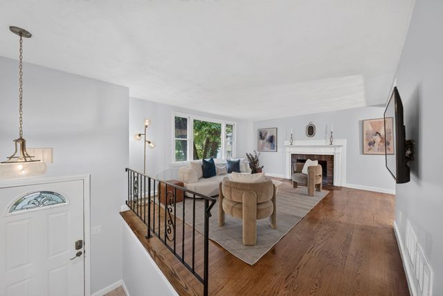 523 Greendale Ave, Needham, MA 02492