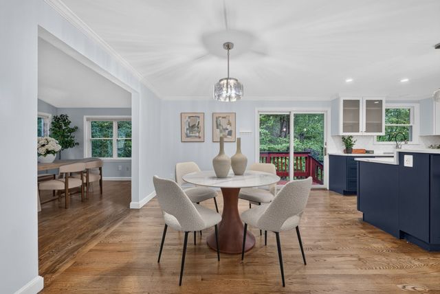 523 Greendale Ave, Needham, MA 02492