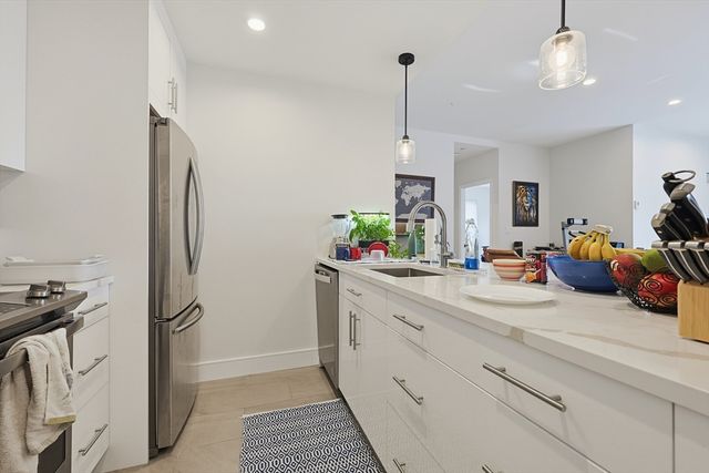 2 Clarendon 607, Boston, MA 02116
