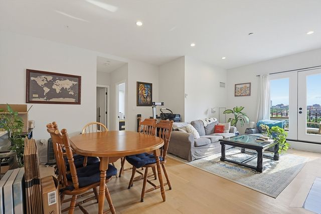 2 Clarendon 607, Boston, MA 02116