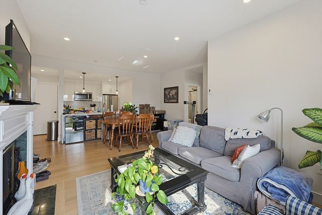 2 Clarendon 607, Boston, MA 02116