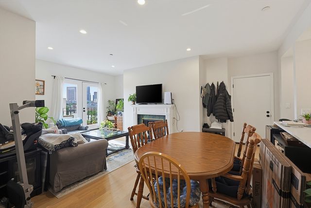 2 Clarendon 607, Boston, MA 02116