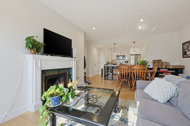 2 Clarendon 607, Boston, MA 02116