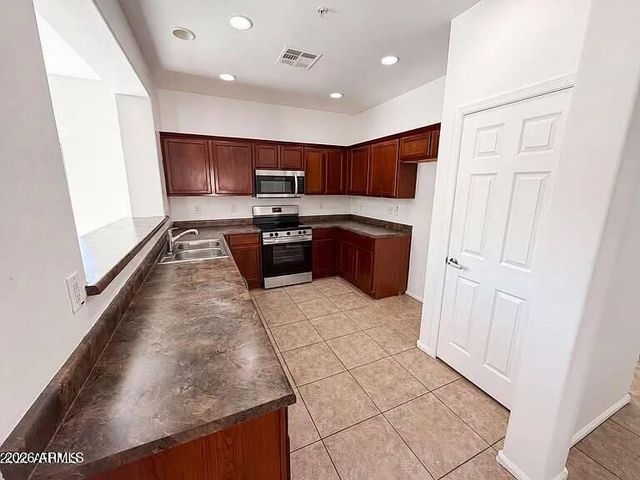 934 E OVERLIN Lane Drive, Avondale, AZ 85323