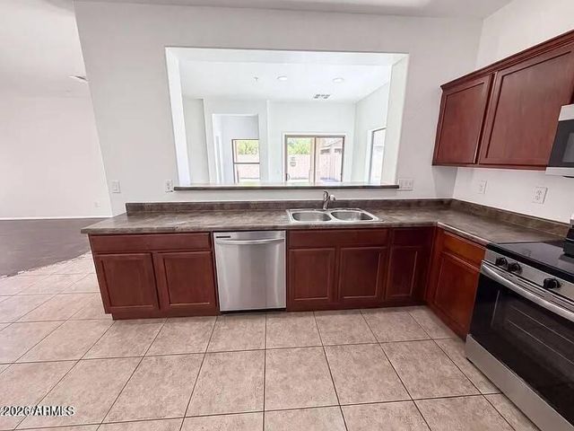934 E OVERLIN Lane Drive, Avondale, AZ 85323