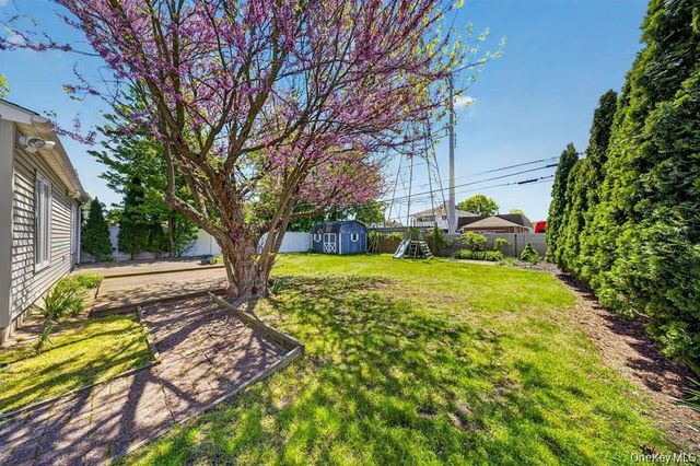 84 Cornflower, Levittown, NY 11756