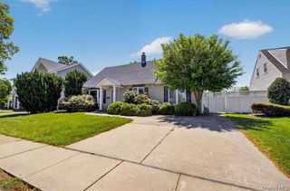 84 Cornflower, Levittown, NY 11756