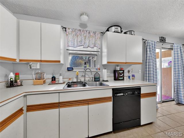 7302 Carriwood Drive, Cedar Hill, MO 63016