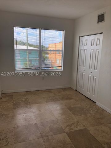953 SW 10th St 12, Miami, FL 33130