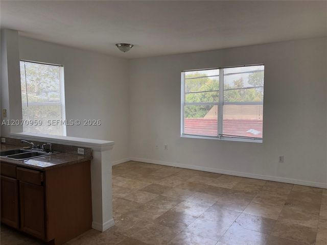 953 SW 10th St 12, Miami, FL 33130