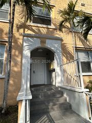 953 SW 10th St 12, Miami, FL 33130