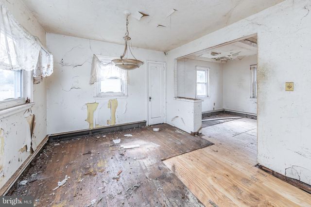 25 ADAMS AVE, Bellmawr, NJ 08031