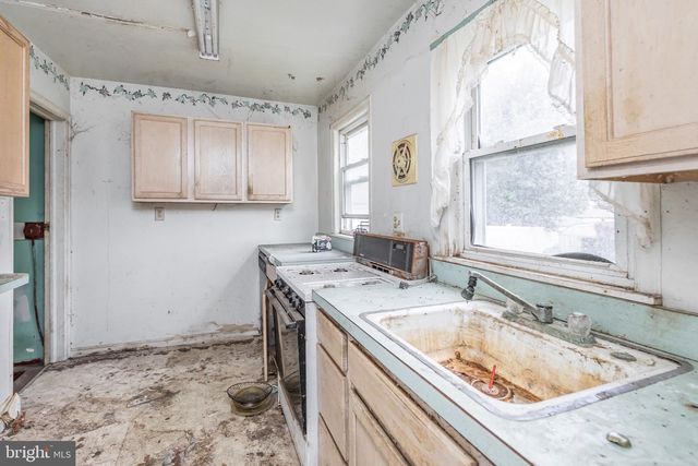 25 ADAMS AVE, Bellmawr, NJ 08031