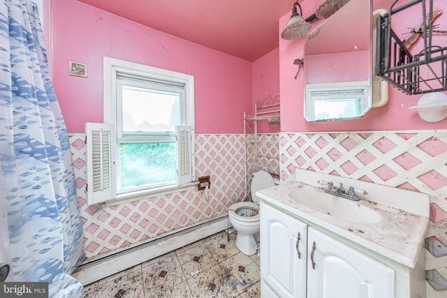 25 ADAMS AVE, Bellmawr, NJ 08031
