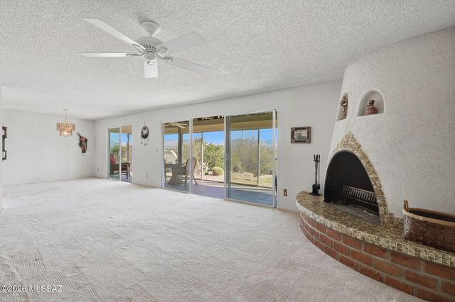 615 W Continental Road, Green Valley, AZ 85622