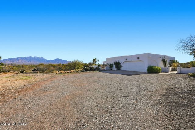 615 W Continental Road, Green Valley, AZ 85622