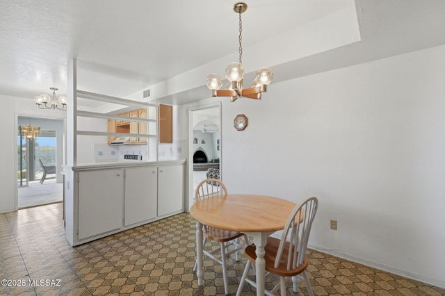 615 W Continental Road, Green Valley, AZ 85622