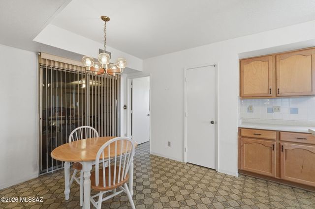 615 W Continental Road, Green Valley, AZ 85622