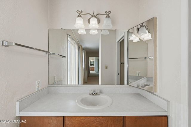 615 W Continental Road, Green Valley, AZ 85622