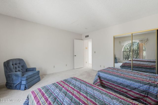 615 W Continental Road, Green Valley, AZ 85622