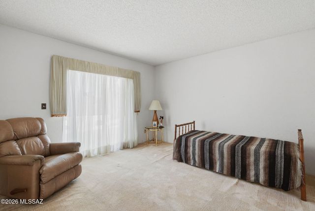 615 W Continental Road, Green Valley, AZ 85622