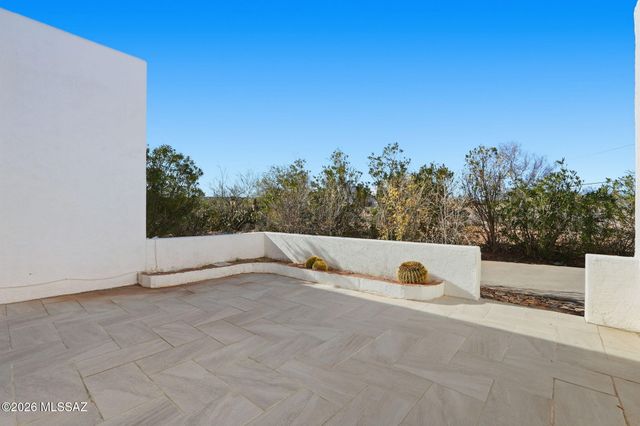 615 W Continental Road, Green Valley, AZ 85622