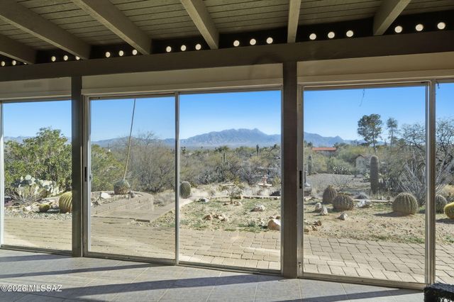 615 W Continental Road, Green Valley, AZ 85622