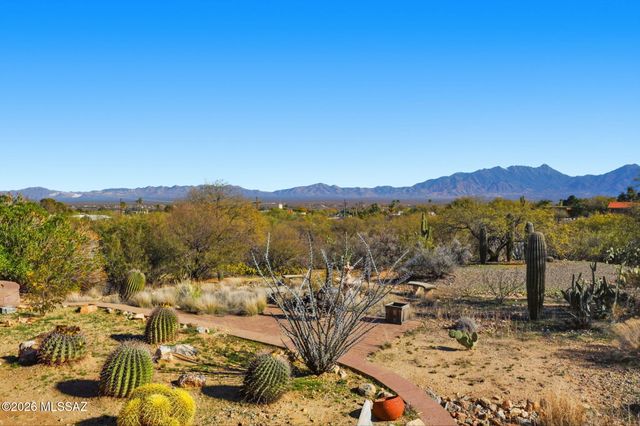 615 W Continental Road, Green Valley, AZ 85622