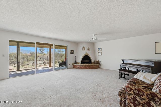 615 W Continental Road, Green Valley, AZ 85622