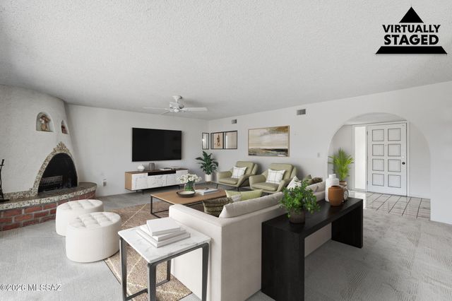 615 W Continental Road, Green Valley, AZ 85622