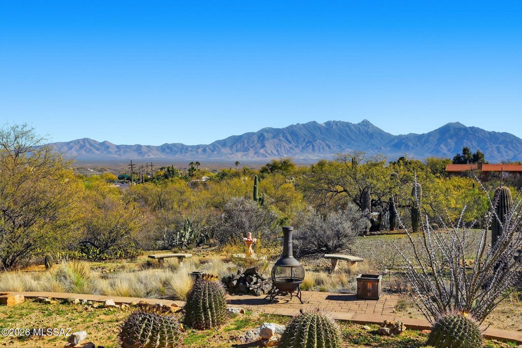 615 W Continental Road, Green Valley, AZ 85622