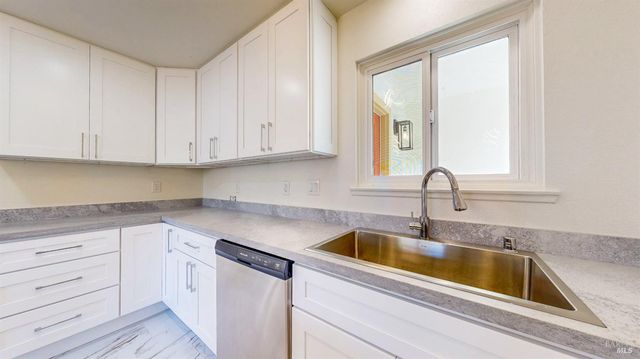 2257 Yucca St, Santa Rosa, CA 95405