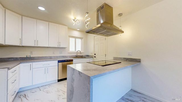 2257 Yucca St, Santa Rosa, CA 95405