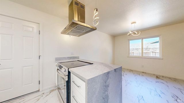 2257 Yucca St, Santa Rosa, CA 95405