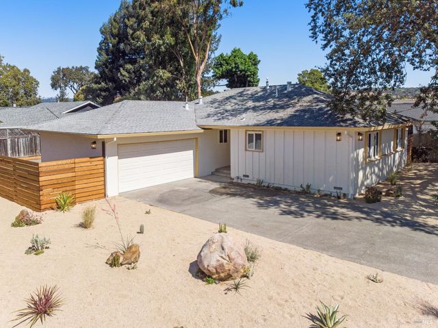 2257 Yucca St, Santa Rosa, CA 95405