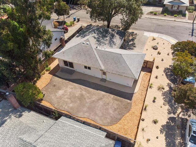 2257 Yucca St, Santa Rosa, CA 95405