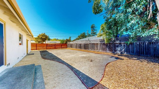 2257 Yucca St, Santa Rosa, CA 95405