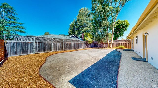 2257 Yucca St, Santa Rosa, CA 95405