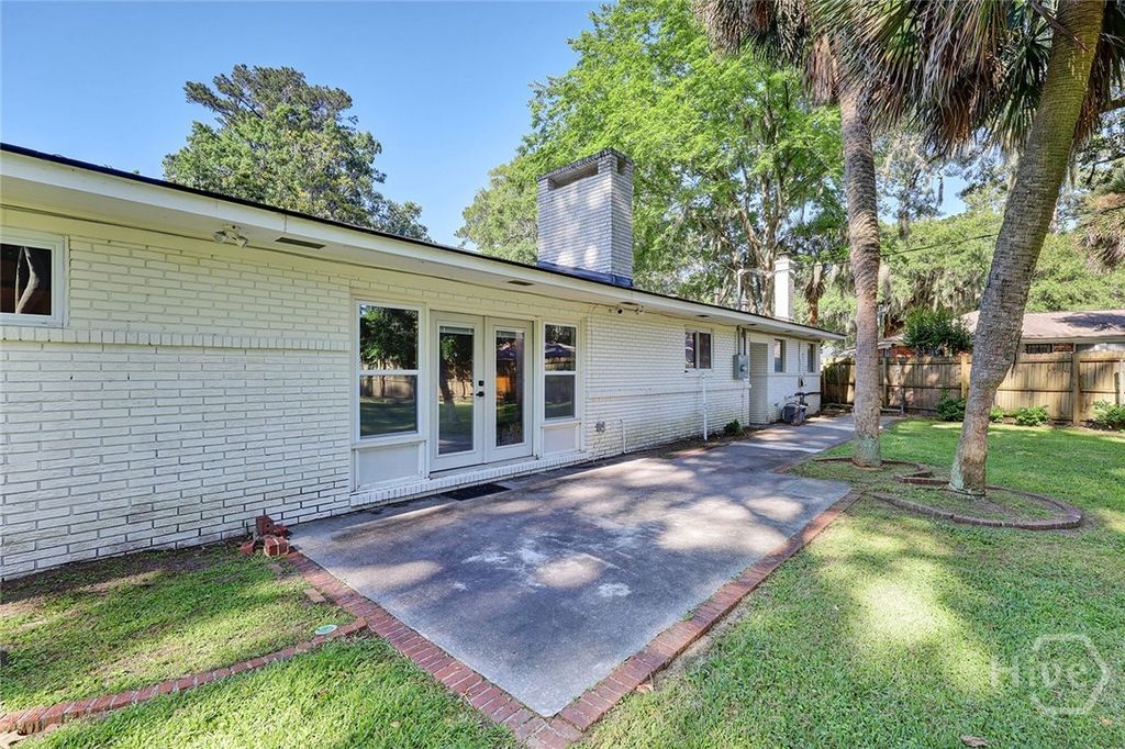 Image 15 of property listing at 1521 Forsyth Road, Savannah, GA 31406