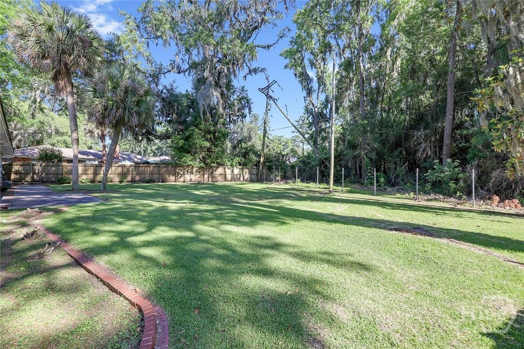 Image 16 of property listing at 1521 Forsyth Road, Savannah, GA 31406
