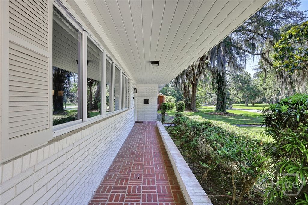 Image 2 of property listing at 1521 Forsyth Road, Savannah, GA 31406
