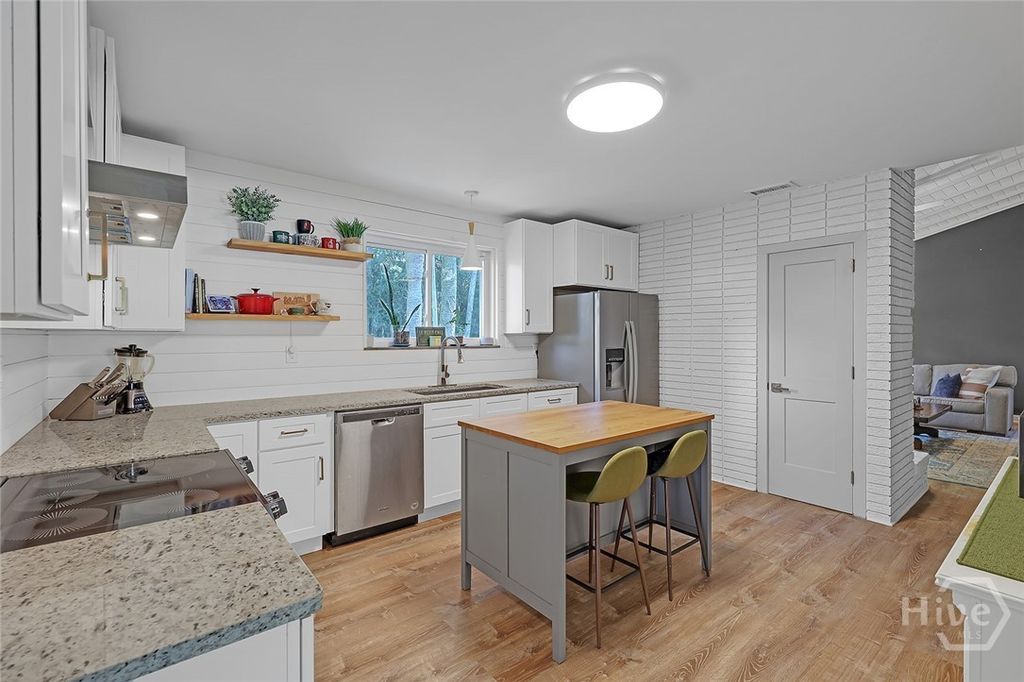 Image 27 of property listing at 1521 Forsyth Road, Savannah, GA 31406