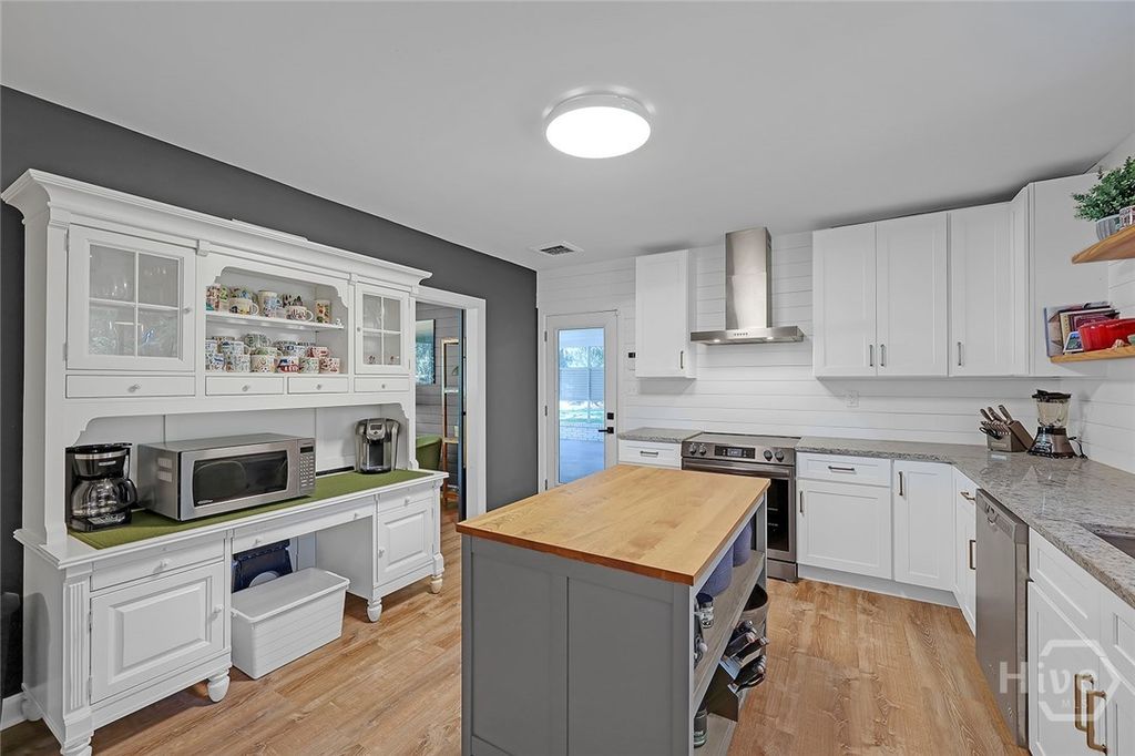 Image 28 of property listing at 1521 Forsyth Road, Savannah, GA 31406