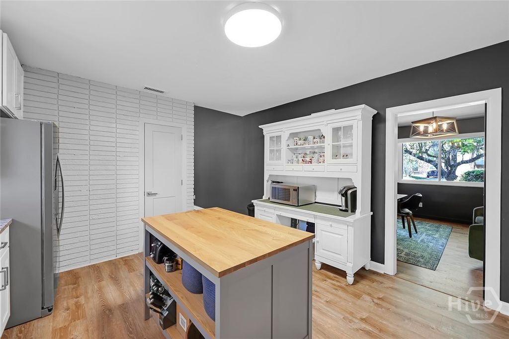 Image 29 of property listing at 1521 Forsyth Road, Savannah, GA 31406