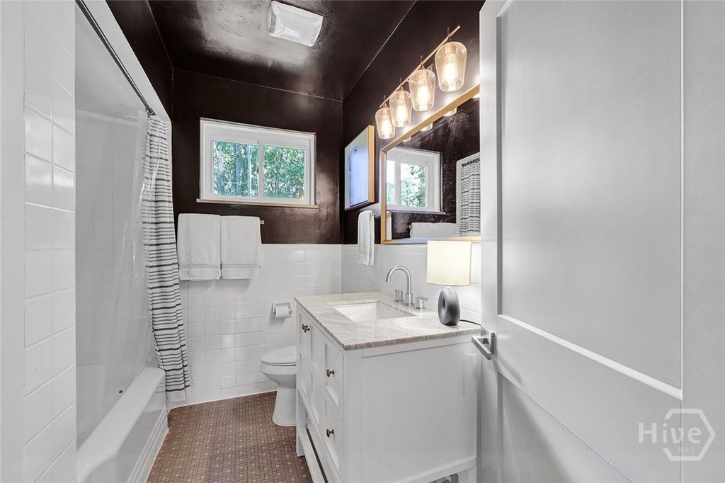 Image 39 of property listing at 1521 Forsyth Road, Savannah, GA 31406