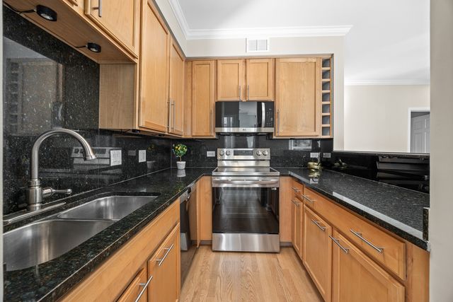 435 W Erie Street 701, Chicago, IL 60654
