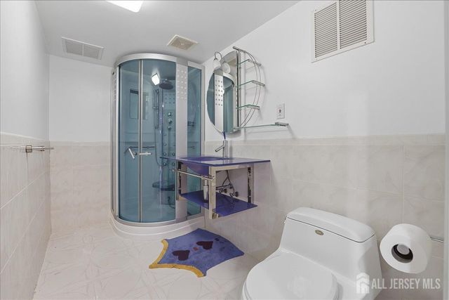 35 Hartlander Street, East Brunswick, NJ 08816